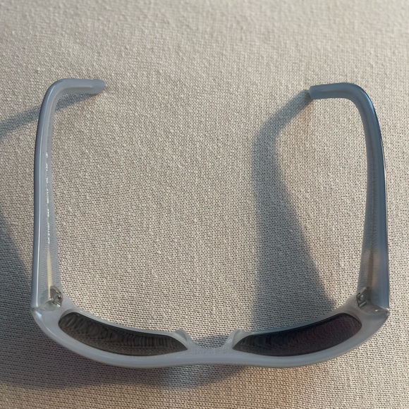 Excellent condition designer sunglasses - Picture 2 of 9